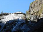 pour surgir sur la falaise du canyon du Bras Rouge ...