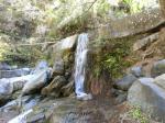 Toujours le même débit proche du sentier vers le bas de la Cascade du <br />
Bras Rouge (itinéraire dangereux).