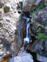 Une première petite chute dans la montée.
