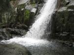 Le bas et son microscopique bassin d'eau fraiche.
