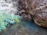 Le bassin à 611 m qui empêchait d'atteindre la cascade sans nager. Il est vidé depuis le passage d'un cyclone.