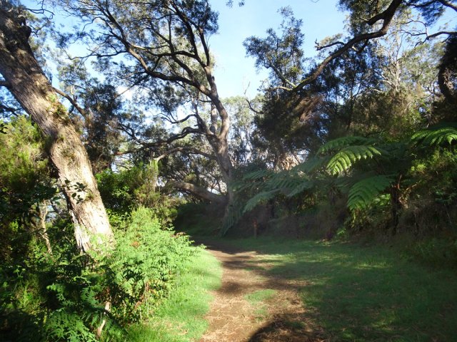 Très large passage à l'approche des parkings