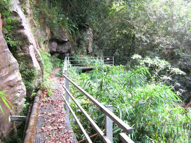 Il faut ensuite suivre une très longue passerelle