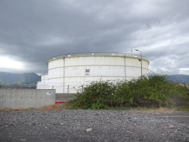 Des cuves de plusieurs milliers de m3