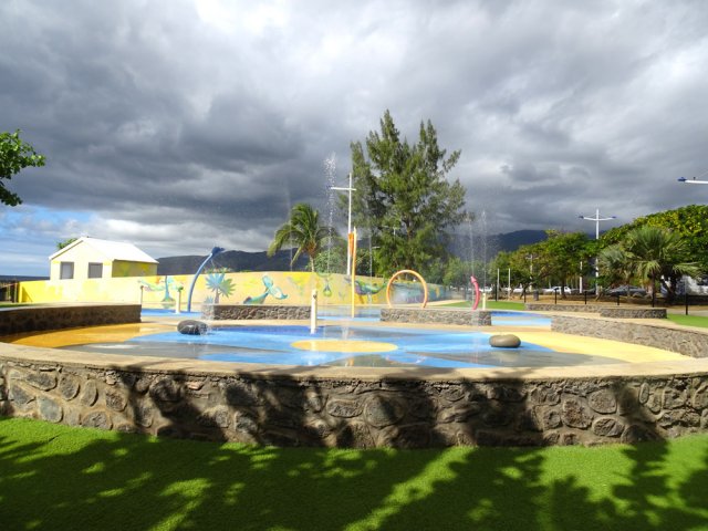 Des jeux aquatiques attirent les enfants durant les week-ends