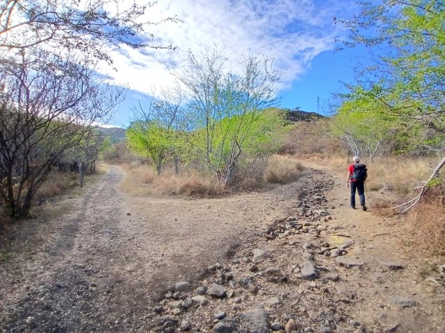 Partir sur la droite en direction des carrières
