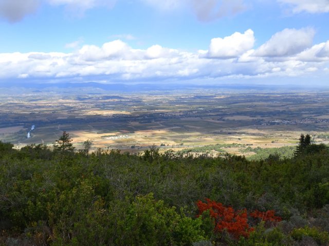 On profite du paysage en longeant le rempart