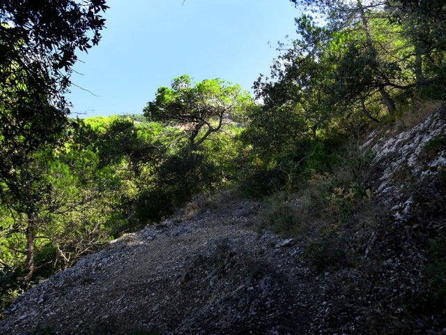 Le chemin de Ronde se termine par de longs lacets