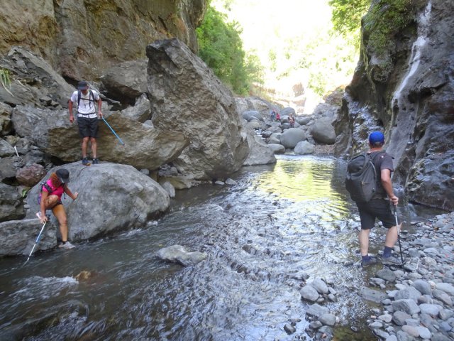 Descente classique de ravine avec obligation de mouiller les pieds
