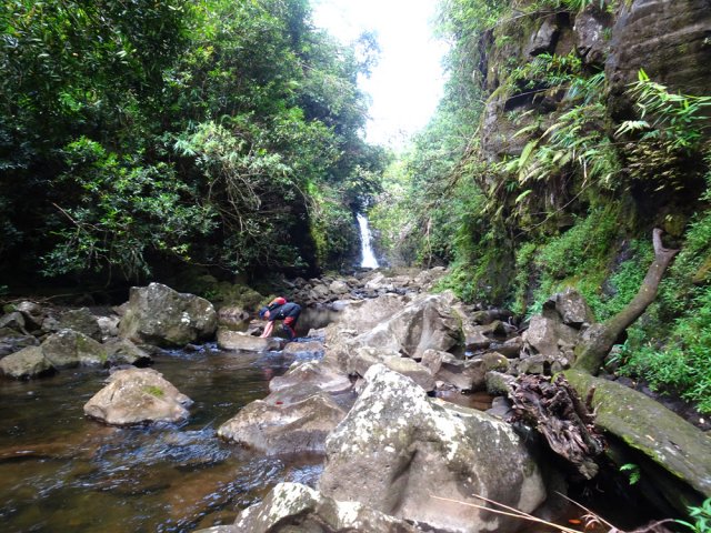 Les derniers mètres avant la cascade sont très rocheux