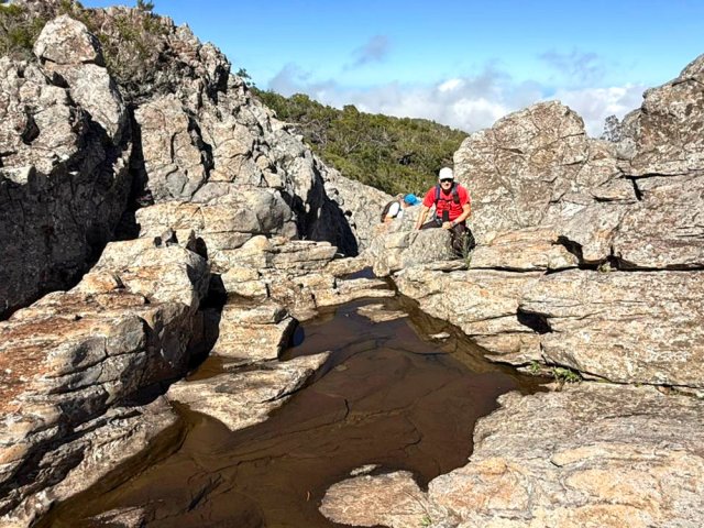 Courte portion où le basalte ressemble plus à du granit