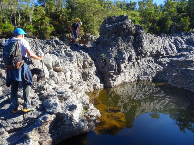 Contournement facile d'un bassin d'eau claire