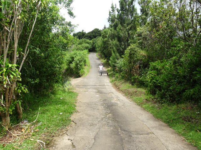 La fin de la boucle emprunte la petite route des Hauts de la Confiance
