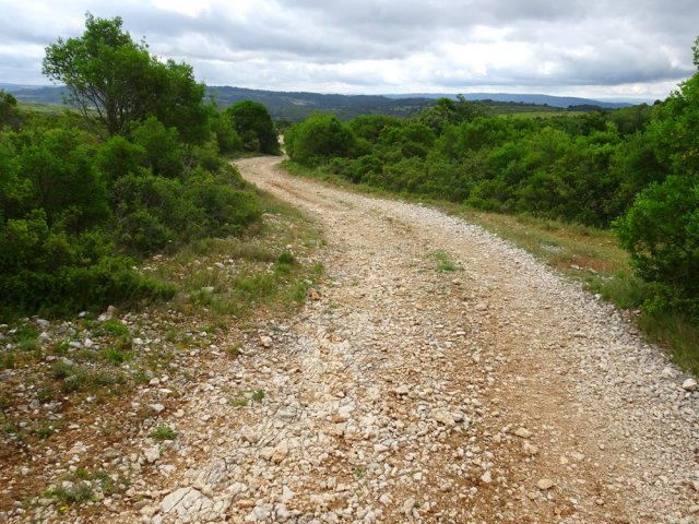 Une autre piste après les grottes de Fauzan