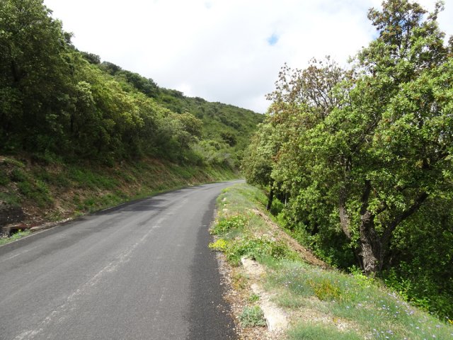 La route est agréable car de nombreux points de vue sur la vallée