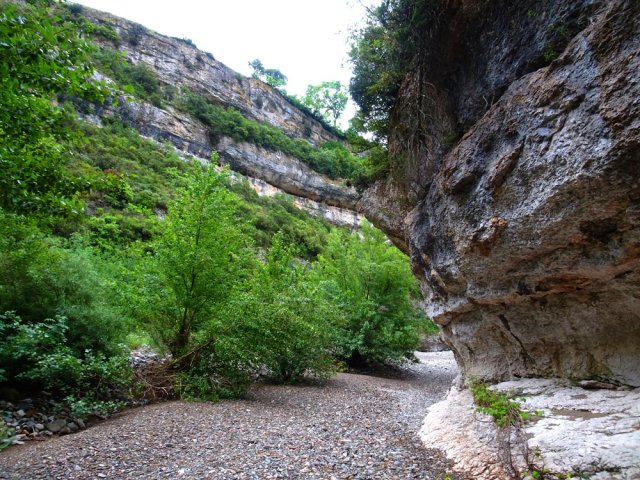 Marche facile entre les falaises